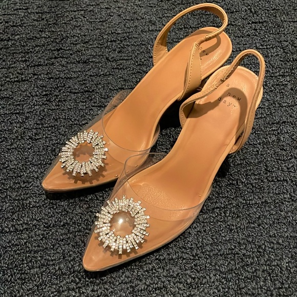 CLEAR Toe Heels w/sparkle - Picture 1 of 4